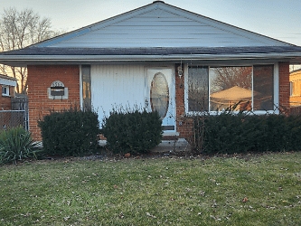 6557 Colonial St - Dearborn Heights, MI