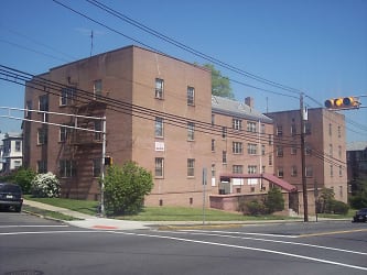 831 Chancellor Ave Apartments - Irvington, NJ