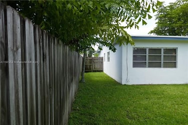 2001 NW 38th St - Oakland Park, FL