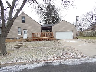 8328 Band Dr - Garfield Heights, OH