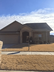 904 SW 13th St - Moore, OK