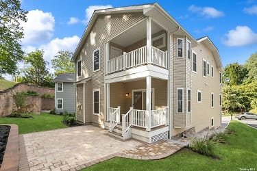 4 Piccadilly Ct - Port Jefferson, NY
