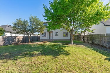 403 Lakemont Dr - Hutto, TX