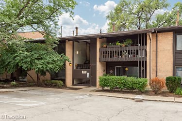 6147 Knoll Wood Ct #204 - Willowbrook, IL