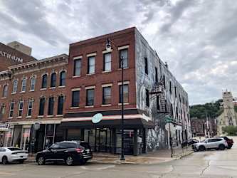 220 W 2nd St - Dubuque, IA