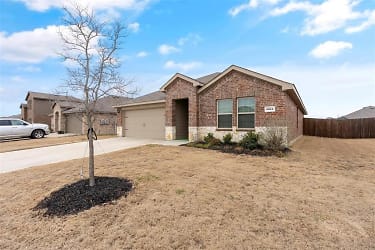 1304 Lowhill Dr - Royse City, TX