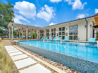 Midway Row House Apartments - Farmers Branch, TX