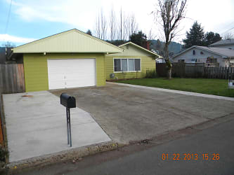 1429 S 4th St - Cottage Grove, OR