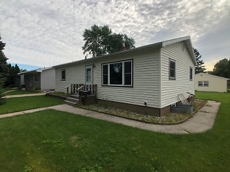 1001 Duplex Apartments - Grand Forks, ND