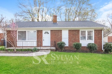 3730 Rolling Rd - High Point, NC