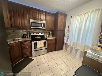 2900 NW 42nd Ave - Coconut Creek, FL