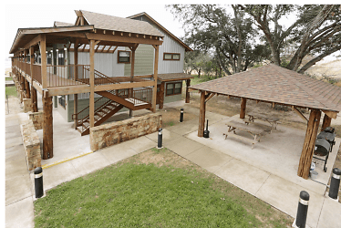 Energy Lodge - The Best Of Both Worlds! Convenience Of Hotel Living With Comforts Of Apartment Livin - Kenedy, TX