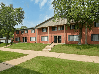 The Retreat On 6th Apartments - Cedar Rapids, IA