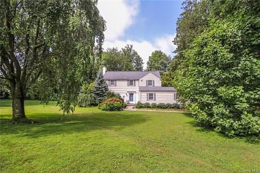 25 High Point Ln - Scarsdale, NY
