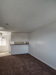 2605 Mount Vernon Ave unit One - Bakersfield, CA