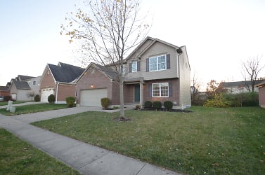 5885 Turning Leaf Way - Maineville, OH
