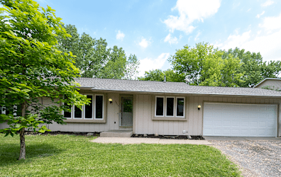 2802 Rolling Oaks Rd - Burnsville, MN