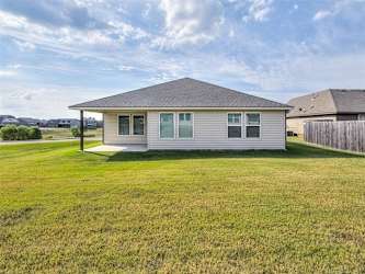 3018 Talbot Cir - Bartlesville, OK
