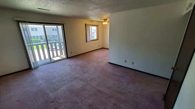 530 23rd St unit Middle - Bettendorf, IA