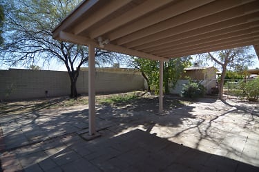 5541 S Greenway Dr - Tucson, AZ