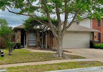 6916 Moccasin Dr - Plano, TX