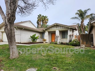 540 Red Robin Dr - Patterson, CA