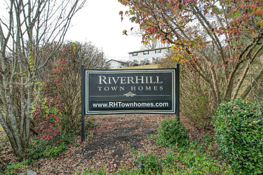 River Hill Townhomes Apartments - Louisville, TN
