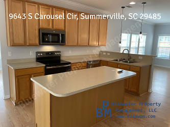 9643 S Carousel Cir - Summerville, SC