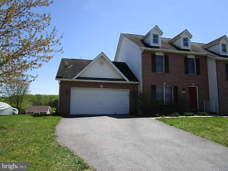 520 Gentry Ct - Westminster, MD