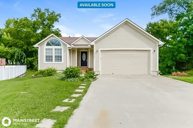 21408 E 51st St Ct S - Blue Springs, MO