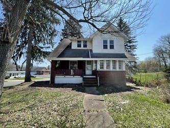 1552 W Wooster Rd - Barberton, OH