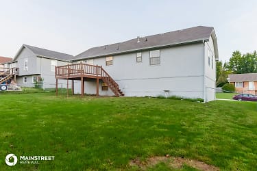 607 Valley View - Raymore, MO
