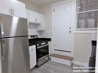 648 W Roscoe St unit NG - Chicago, IL