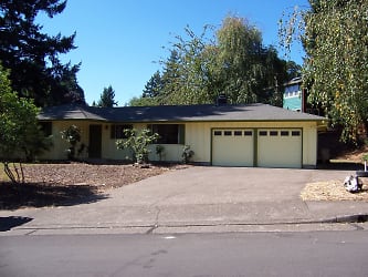 1710 NW Woodland Dr - Corvallis, OR