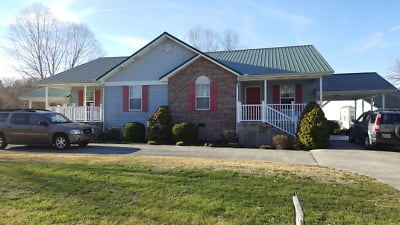 640 S Asbury Rd - Pigeon Forge, TN