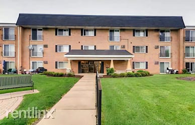 580 Lawrence Ave - Roselle, IL