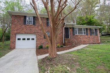325 27th Ct NW - Center Point, AL