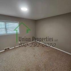 2725 Maple St - undefined, undefined