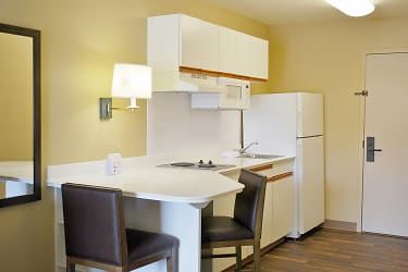 Furnished Studio Bakersfield Chester Lane Apartments - Bakersfield, CA