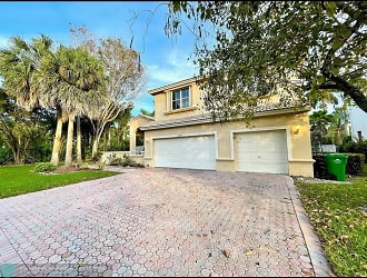10730 NW 56th Ct - Coral Springs, FL