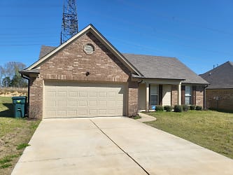 8716 Smith Ranch Dr - Southaven, MS