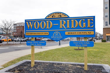 22 Veterans Dr - Wood Ridge, NJ