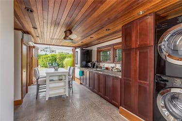 74A Dune Rd - Quogue, NY