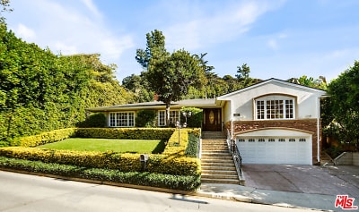 2260 Bowmont Dr - Beverly Hills, CA