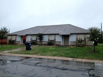 1305 Chapel Creek Rd - Waco, TX