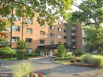4800 Chevy Chase Dr #404 - Bethesda, MD