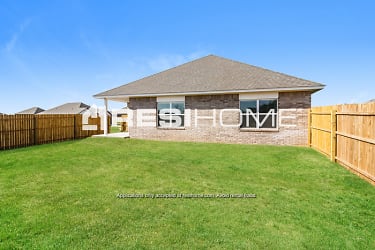 1230 Lakeview Dr - Guthrie, OK