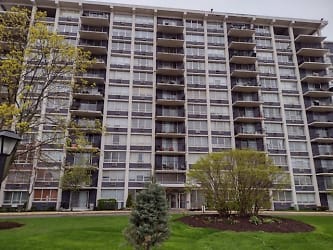 8801 W Golf Rd 3 D Apartments - Niles, IL