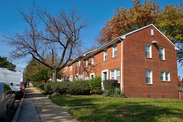 Fort Henry Gardens Apartments - Arlington, VA