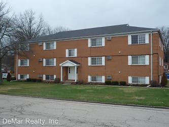 4250 Hillman Way - Youngstown, OH